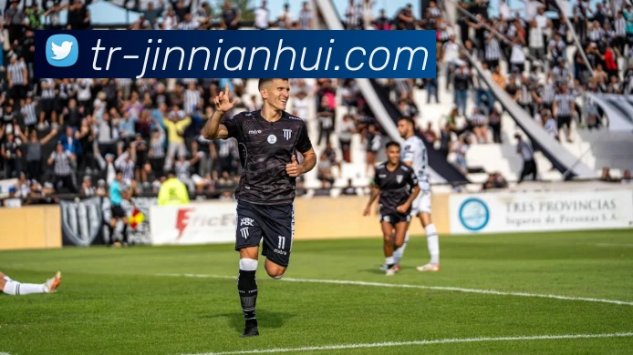 C罗40岁依旧神勇点射破门创造连续25年进球传奇