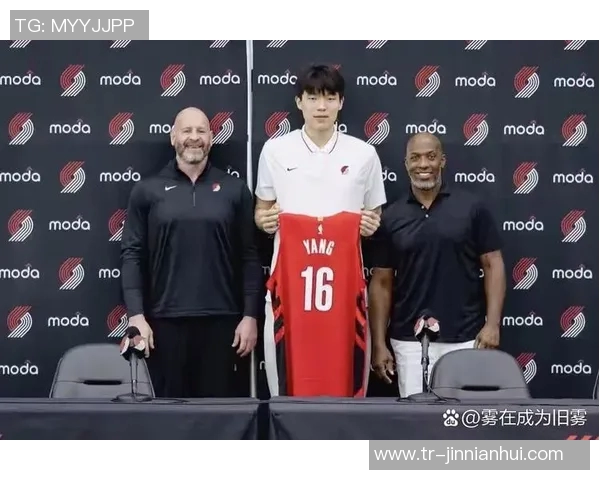 杨瀚森在比赛中掩护和传球速度较慢但节奏略快于克林根