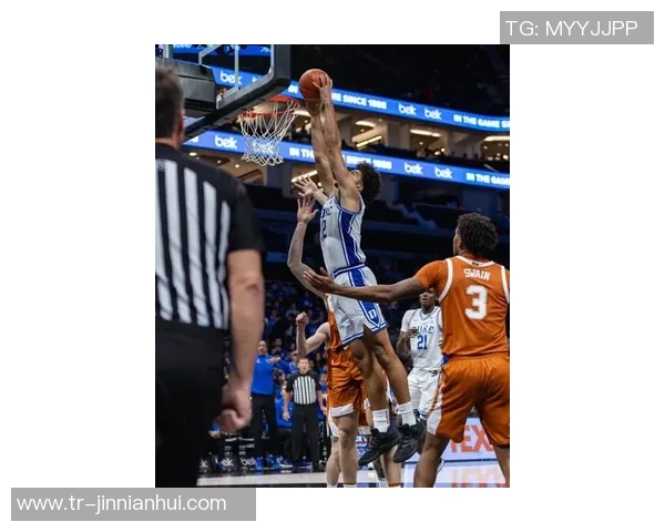 卡梅隆布泽尔砍下35分9板3助助力球队战胜阿肯色大学